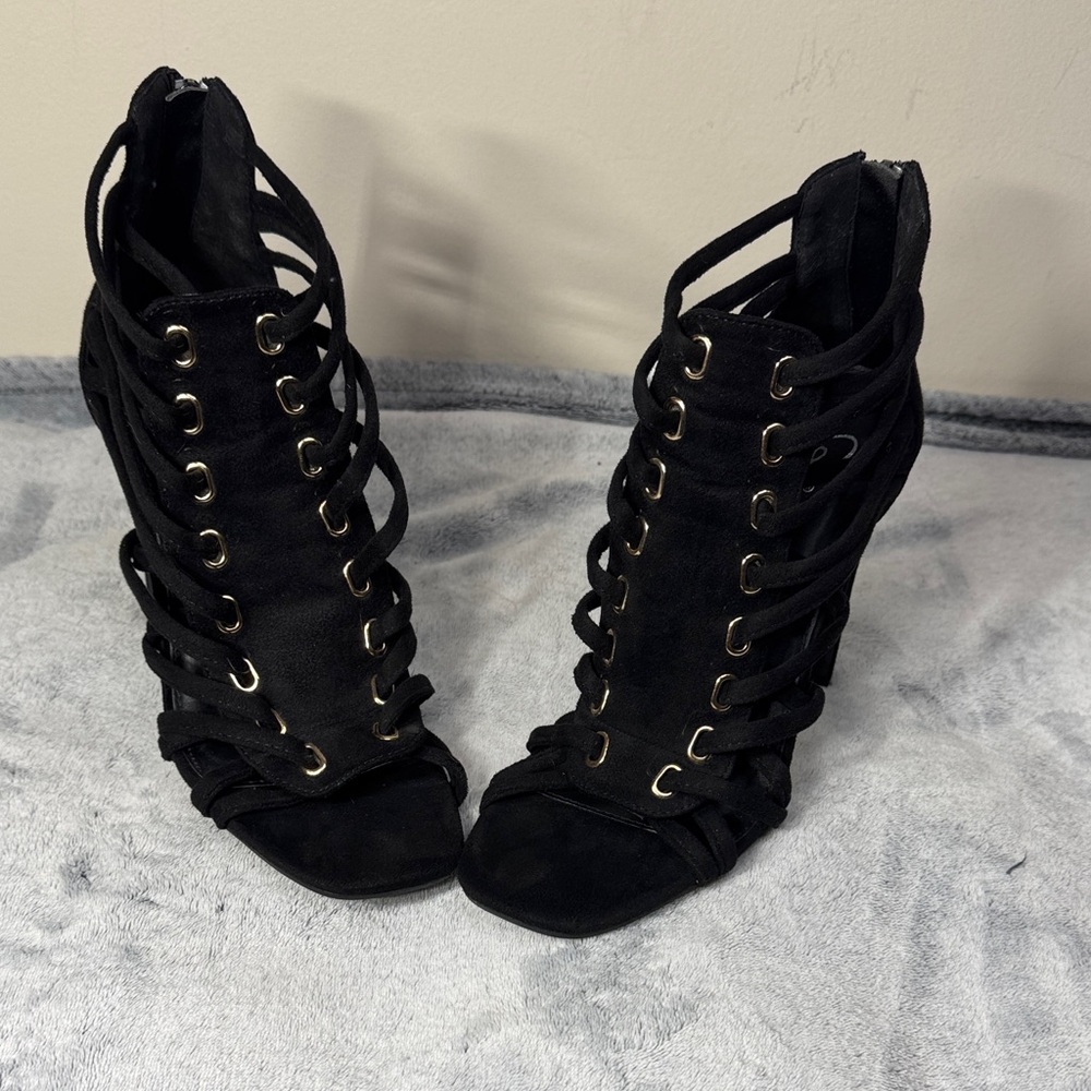 Windsor Black Faux Suede “In The Loop” Grommet Heel Booties - Size 6.5 - Picture 9 of 13